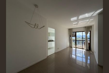 Apartamento para alugar com 70m², 2 quartos e 1 vaga Apartamento para alugar com 70m², 2 quartos e 1 vagaSala