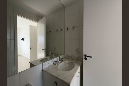Apartamento para alugar com 70m², 2 quartos e 1 vaga Apartamento para alugar com 70m², 2 quartos e 1 vagaBanheiro da suíte