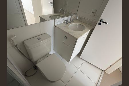 Apartamento para alugar com 70m², 2 quartos e 1 vaga Apartamento para alugar com 70m², 2 quartos e 1 vagaBanheiro da suíte