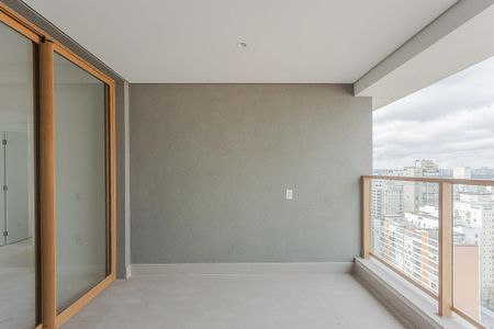 Apartamento à venda com 70m², 2 quartos e 1 vaga Apartamento à venda com 70m², 2 quartos e 1 vagaVaranda