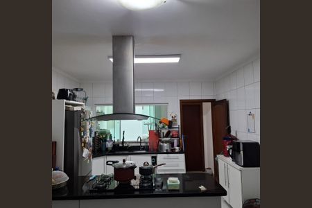 Casa à venda com 123m², 3 quartos e 2 vagas Casa à venda com 123m², 3 quartos e 2 vagasCozinha