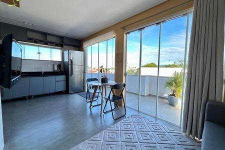 Sala  de apartamento para alugar com 1 quarto, 53m² em Campeche, Florianópolis