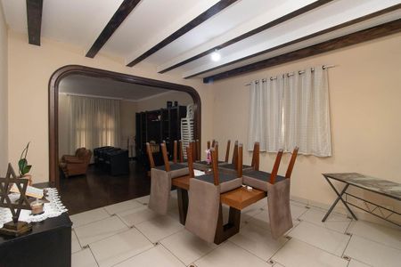 Casa à venda com 725m², 4 quartos e 6 vagas Casa à venda com 725m², 4 quartos e 6 vagasSala de Jantar