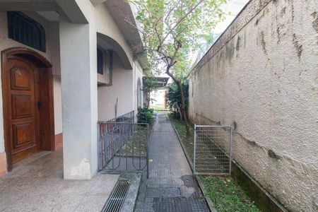 Casa à venda com 725m², 4 quartos e 6 vagas Casa à venda com 725m², 4 quartos e 6 vagasGaragem