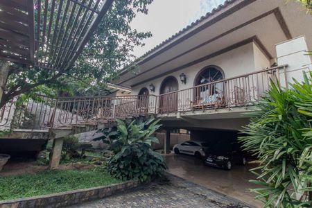 Casa à venda com 725m², 4 quartos e 6 vagas Casa à venda com 725m², 4 quartos e 6 vagasJardim