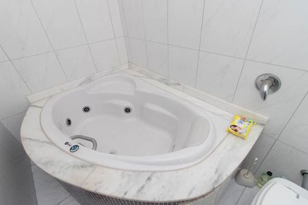 Casa à venda com 725m², 4 quartos e 6 vagas Casa à venda com 725m², 4 quartos e 6 vagasBanheiro da Suíte 1