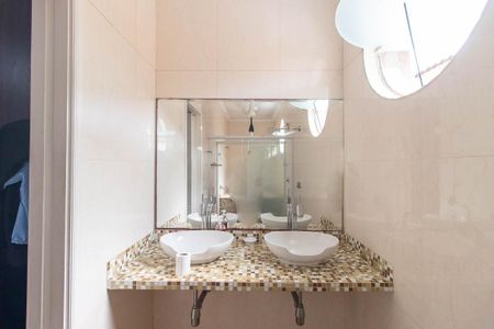 Casa à venda com 725m², 4 quartos e 6 vagas Casa à venda com 725m², 4 quartos e 6 vagasBanheiro da Suíte 3