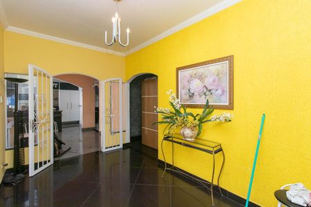 Casa à venda com 725m², 4 quartos e 6 vagas Casa à venda com 725m², 4 quartos e 6 vagasHall dos Quartos