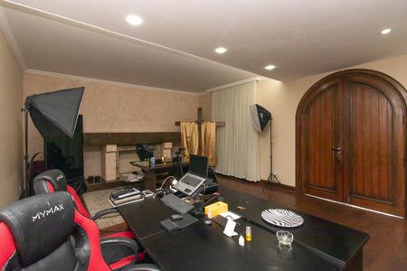 Casa à venda com 725m², 4 quartos e 6 vagas Casa à venda com 725m², 4 quartos e 6 vagasSala