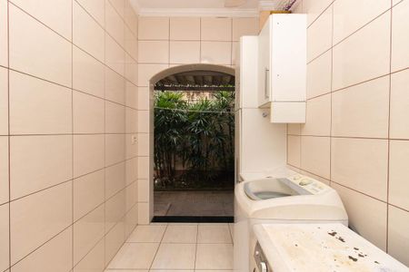 Casa à venda com 725m², 4 quartos e 6 vagas Casa à venda com 725m², 4 quartos e 6 vagasÁrea de Serviço