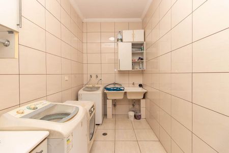 Casa à venda com 725m², 4 quartos e 6 vagas Casa à venda com 725m², 4 quartos e 6 vagasÁrea de Serviço