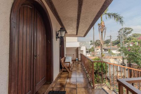 Casa à venda com 725m², 4 quartos e 6 vagas Casa à venda com 725m², 4 quartos e 6 vagasVaranda