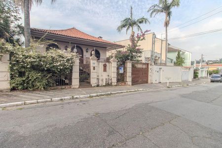 Casa à venda com 725m², 4 quartos e 6 vagas Casa à venda com 725m², 4 quartos e 6 vagasFachada