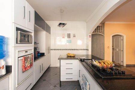 Casa à venda com 725m², 4 quartos e 6 vagas Casa à venda com 725m², 4 quartos e 6 vagasCozinha