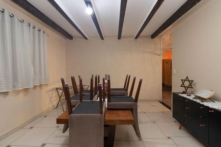 Casa à venda com 725m², 4 quartos e 6 vagas Casa à venda com 725m², 4 quartos e 6 vagasSala de Jantar