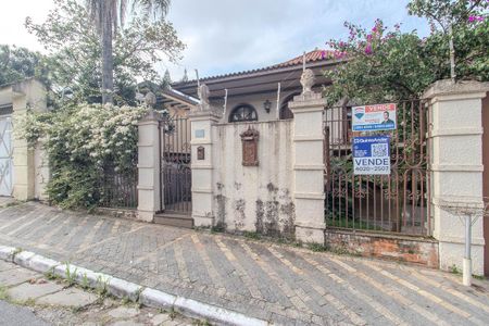 Casa à venda com 725m², 4 quartos e 6 vagas Casa à venda com 725m², 4 quartos e 6 vagasFachada