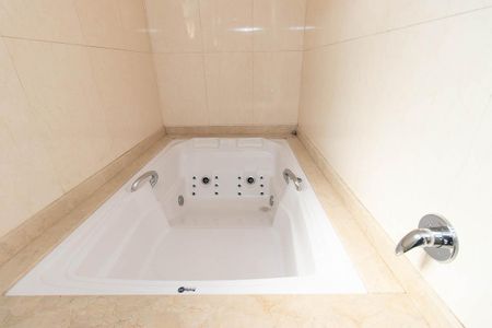 Casa à venda com 725m², 4 quartos e 6 vagas Casa à venda com 725m², 4 quartos e 6 vagasBanheiro da Suíte 3