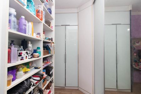 Casa à venda com 725m², 4 quartos e 6 vagas Casa à venda com 725m², 4 quartos e 6 vagasCloset da suíte 3