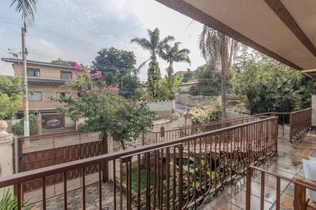Casa à venda com 725m², 4 quartos e 6 vagas Casa à venda com 725m², 4 quartos e 6 vagasVaranda
