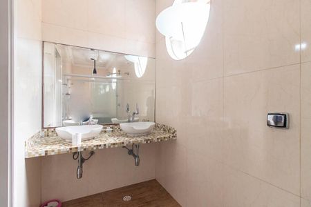 Casa à venda com 725m², 4 quartos e 6 vagas Casa à venda com 725m², 4 quartos e 6 vagasBanheiro da Suíte 3