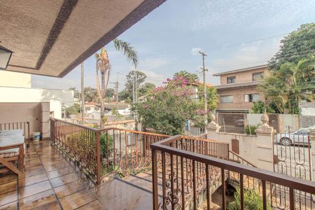 Casa à venda com 725m², 4 quartos e 6 vagas Casa à venda com 725m², 4 quartos e 6 vagasVaranda