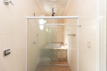 Casa à venda com 725m², 4 quartos e 6 vagas Casa à venda com 725m², 4 quartos e 6 vagasBanheiro da Suíte 3