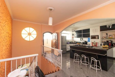 Casa à venda com 725m², 4 quartos e 6 vagas Casa à venda com 725m², 4 quartos e 6 vagasCozinha