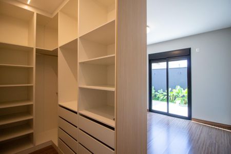 Casa de condomínio para alugar com 159m², 3 quartos e 4 vagas Casa de condomínio para alugar com 159m², 3 quartos e 4 vagasCloset da Suite 1
