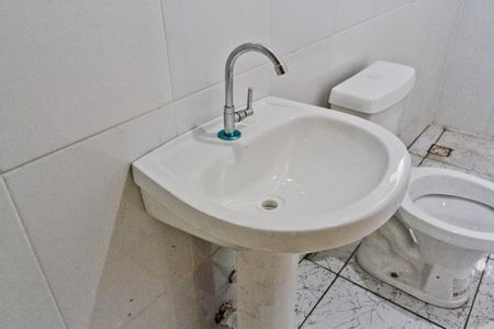Casa para alugar com 55m², 2 quartos e 1 vaga Casa para alugar com 55m², 2 quartos e 1 vagaBanheiro
