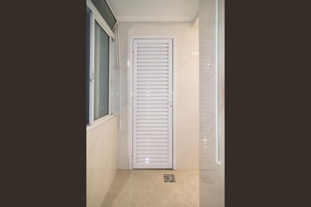 Apartamento para alugar com 140m², 2 quartos e 1 vaga Apartamento para alugar com 140m², 2 quartos e 1 vagaBanheiro de Serviço