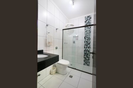 Casa para alugar com 263m², 3 quartos e 7 vagas Casa para alugar com 263m², 3 quartos e 7 vagasBanheiro da Suíte 1