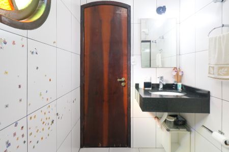 Casa para alugar com 263m², 3 quartos e 7 vagas Casa para alugar com 263m², 3 quartos e 7 vagasBanheiro da Suíte 1