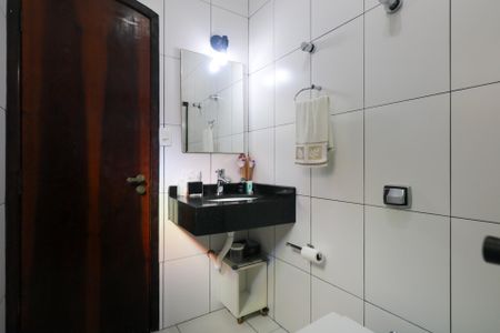 Casa para alugar com 263m², 3 quartos e 7 vagas Casa para alugar com 263m², 3 quartos e 7 vagasBanheiro da Suíte 1