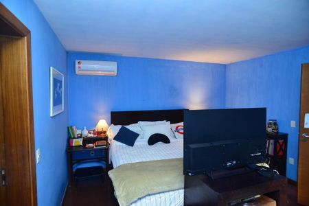 Casa à venda com 350m², 5 quartos e 3 vagasSuíte