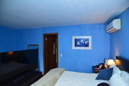 Casa à venda com 350m², 5 quartos e 3 vagasSuíte