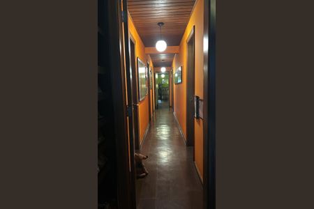 Casa à venda com 350m², 5 quartos e 3 vagasCorredor