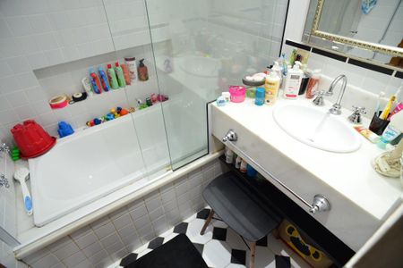 Casa à venda com 350m², 5 quartos e 3 vagasBanheiro Social 2