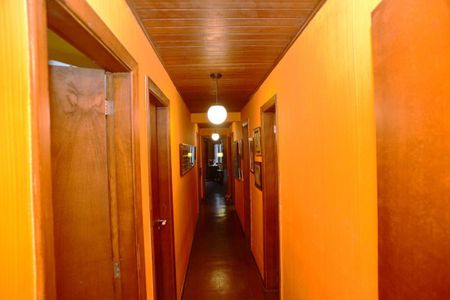 Casa à venda com 350m², 5 quartos e 3 vagasCorredor