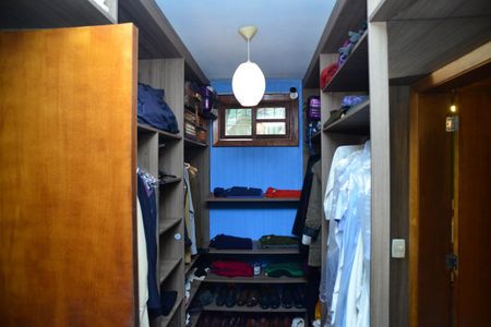 Casa à venda com 350m², 5 quartos e 3 vagasCloset