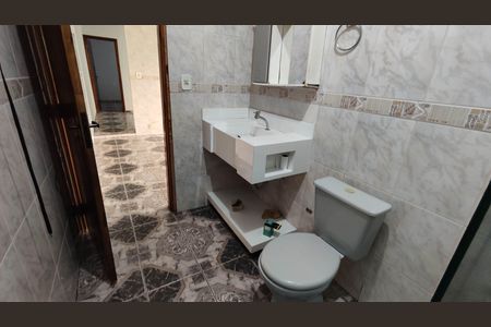 Casa para alugar com 150m², 2 quartos e 6 vagasBanheiro