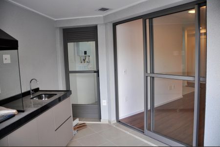 Apartamento para alugar com 69m², 2 quartos e 1 vagaDetalhe - Varanda da Sala e Sala de Jantar