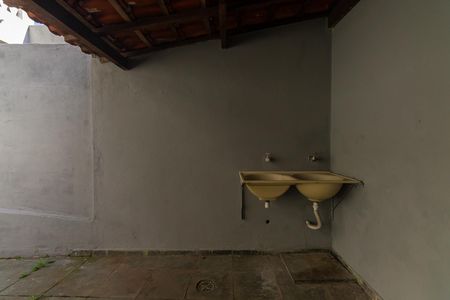 Casa para alugar com 80m², 2 quartos e sem vaga Casa para alugar com 80m², 2 quartos e sem vagaQuintal e Área de Serviço