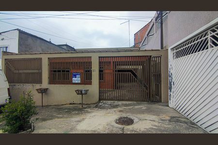 Casa para alugar com 90m², 2 quartos e 1 vaga Casa para alugar com 90m², 2 quartos e 1 vagaFachada