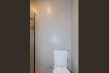 Banheiro de kitnet/studio para alugar com 1 quarto, 20m² em Liberdade, São Paulo