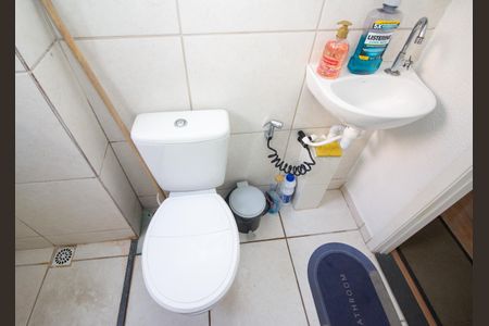 Banheiro Social de apartamento à venda com 2 quartos, 44m² em Caiapos, Contagem