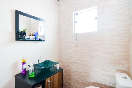 Casa à venda com 200m², 3 quartos e 2 vagasBanheiro Social - Lavabo