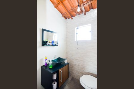 Casa à venda com 200m², 3 quartos e 2 vagasBanheiro Social - Lavabo