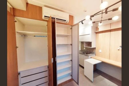 Foto 02 de apartamento à venda com 2 quartos, 31m² em Santo Amaro, São Paulo