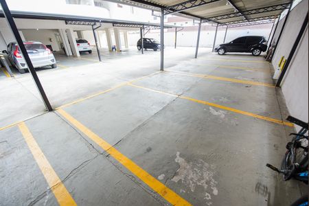 Garagem de apartamento para alugar com 2 quartos, 68m² em Jardim da Luz, Taubaté