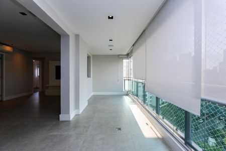 Apartamento à venda com 119m², 2 quartos e 2 vagas Apartamento à venda com 119m², 2 quartos e 2 vagasVaranda da Sala